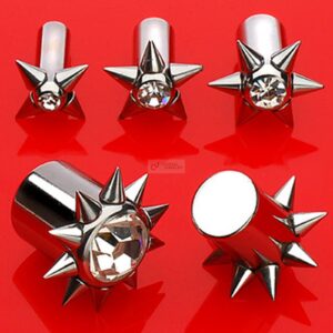 Flesh Tunnel Plug in silber mit Spikes und funkelndem Kristallstein